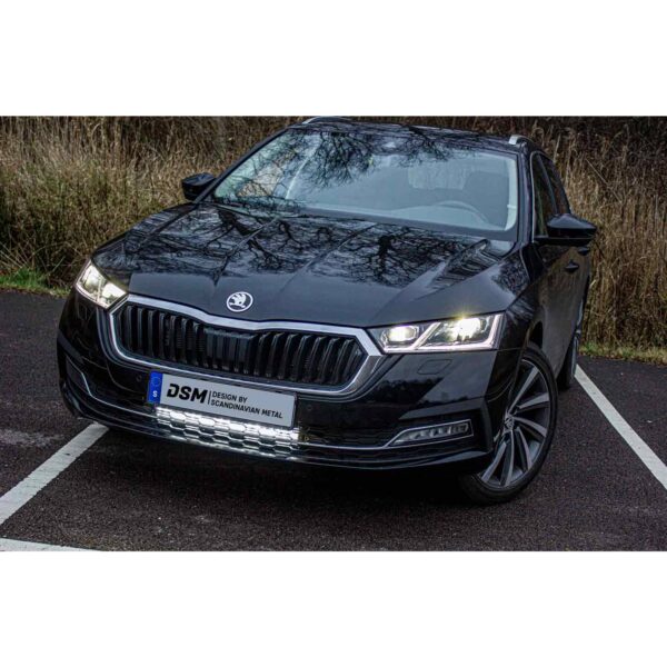 Skoda Octavia 21- LED-ramp + modellanpassat fäste