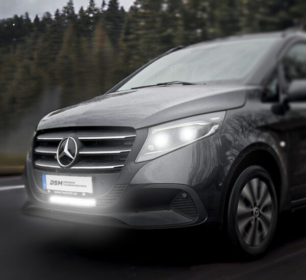 Modellanpassat LED-Rampspaket avsedd för MB Vito 2024+ för montage bakom grill