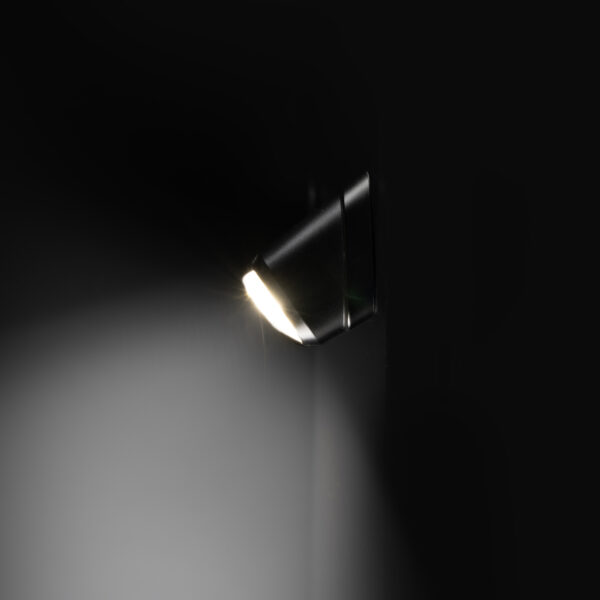 Strands NUUK E-LINE SCENE LIGHT 80W