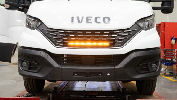 Paket med Phoenix+ 20" LED-ramp och 2 x Helix backljus för Iveco Daily