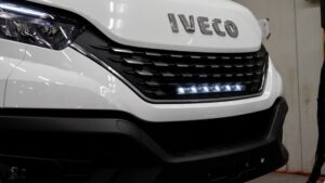 Paket med Phoenix+ 20" LED-ramp och 2 x Helix backljus för Iveco Daily