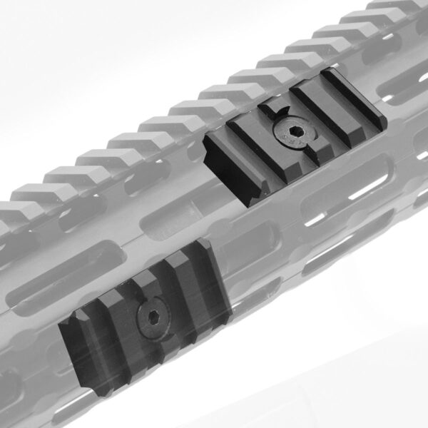 UTG PRO M-LOK 4-Slot Picatinny Rail – Svart