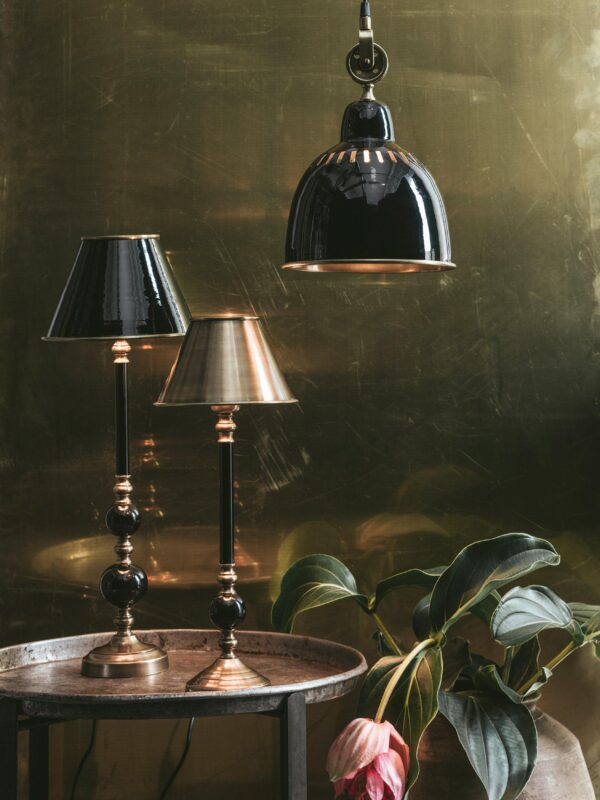 Abbey bordslampa med metallskärm 49 cm