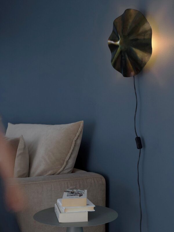 Aira vägglampa bränd mässing 35 cm