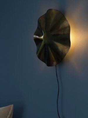 Aira vägglampa bränd mässing 35 cm