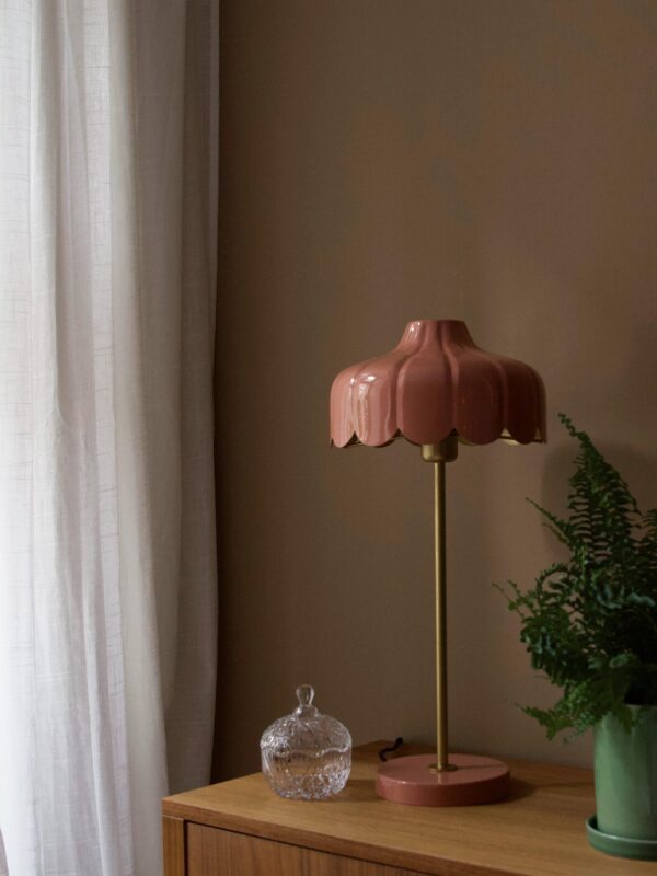 Wells bordslampa Mellanrosa/guld 50 cm