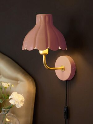 Wells vägglampa Mellanrosa/guld 21 cm