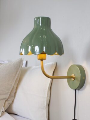 Wells vägglampa Mossa/guld 21 cm