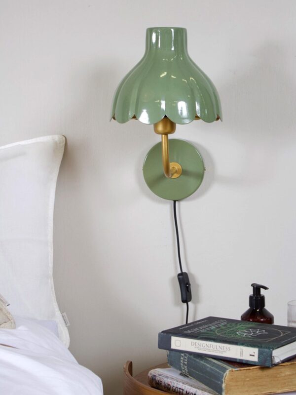 Wells vägglampa Mossa/guld 21 cm